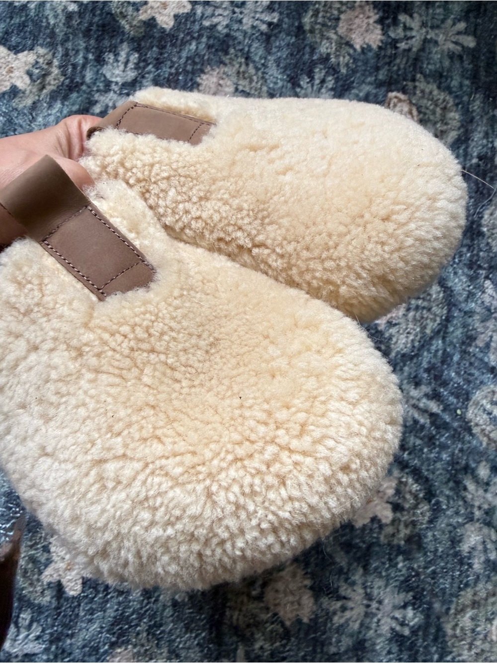 Like New SeaVees Women’s Tahoe Trekker in Cream Cafe | Shearling Slip-On Shoes - Picture 5 of 5
